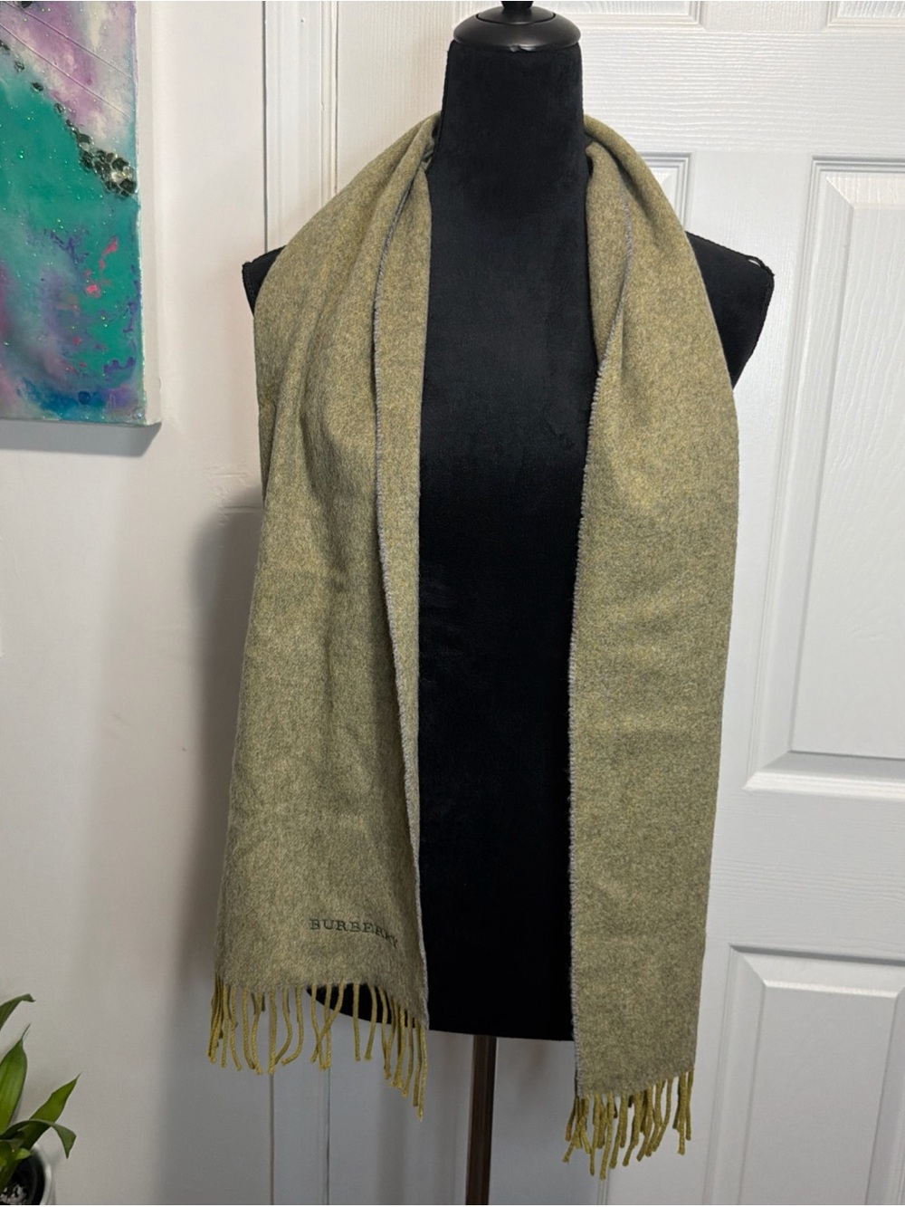 Burberry 100% Cashmere Green Scarf With Fringe Detailing - Small Holes